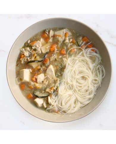 SOPA MINESTRONE CON POLLO Y FIDEOS DE ARROZ