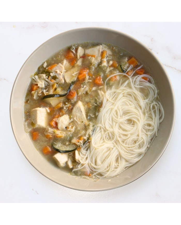 SOPA MINESTRONE CON POLLO Y FIDEOS DE ARROZ