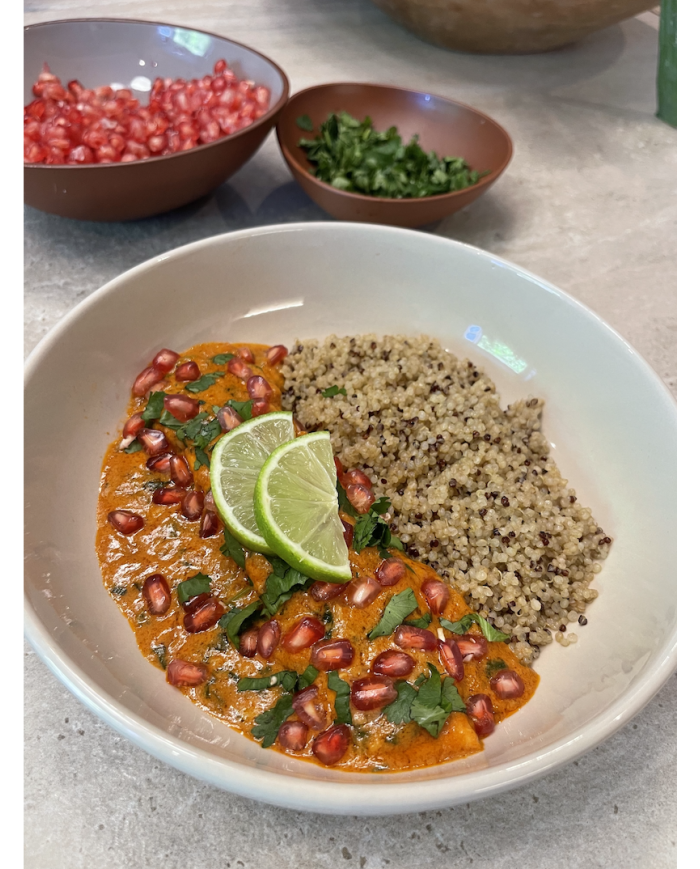 by Emily Costa SALMÓN AL CURRY CON QUINOA